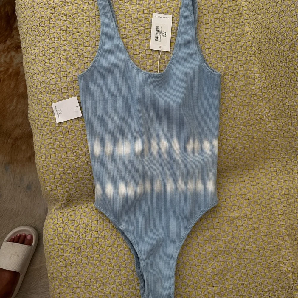 NWT Maurie + Eve Blue and White Ribbed Bodysuit Size 4 - Picture 1 of 5